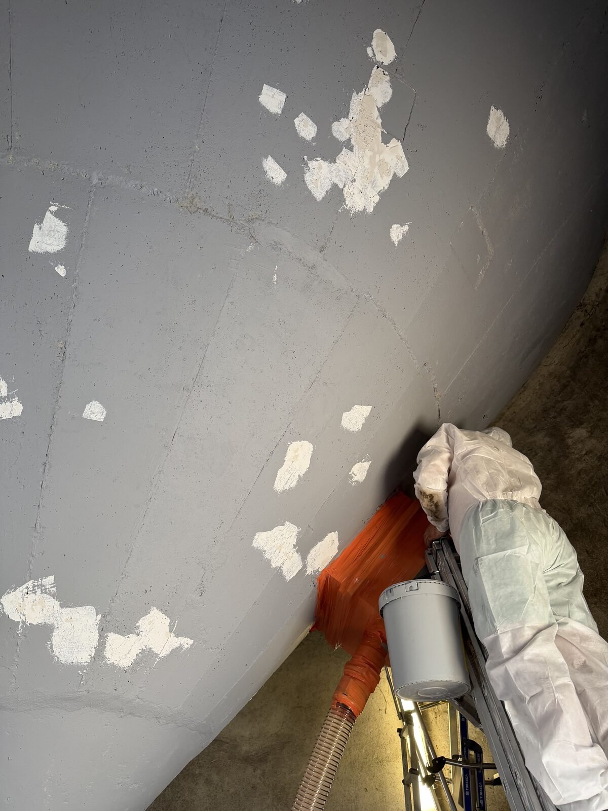 Mise en étanchéité du fond d'une cellule de silo : rebouchage et remise en peinture